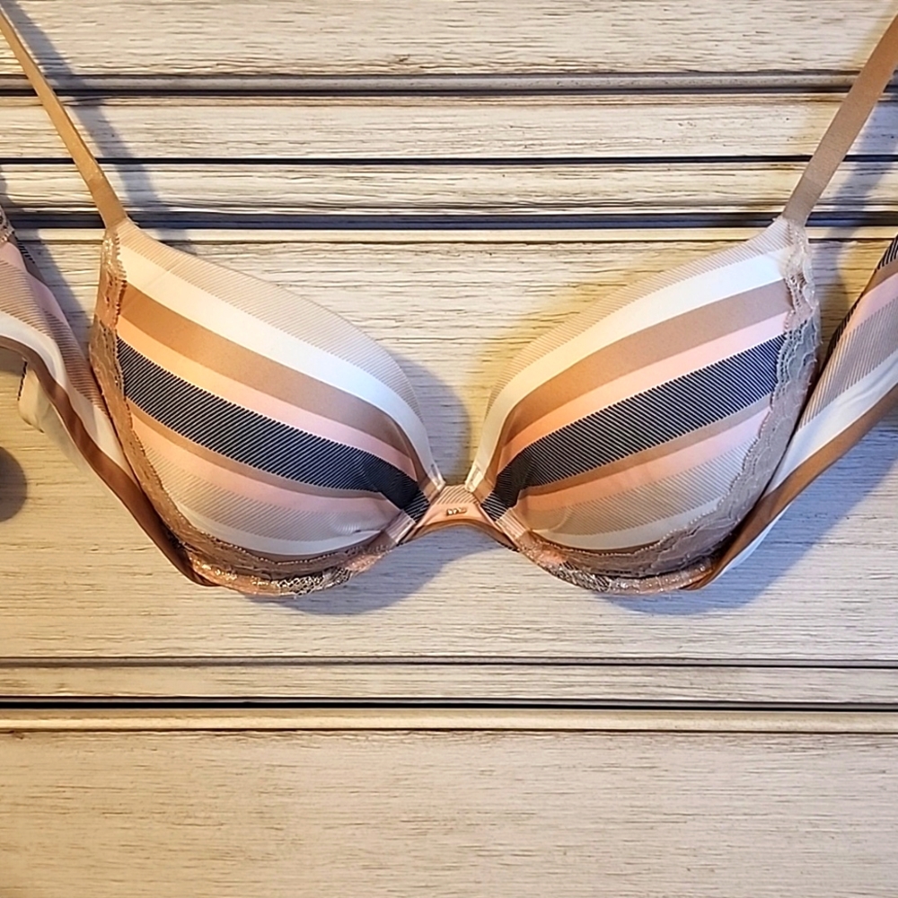 Victorias Secret Fabulous Plunge bra